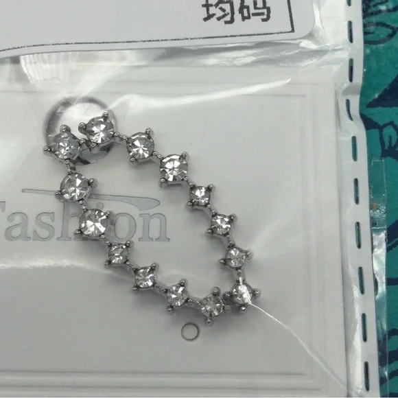 Elegant Silver Crystal Ear Cuff. New - Picture 9 of 10